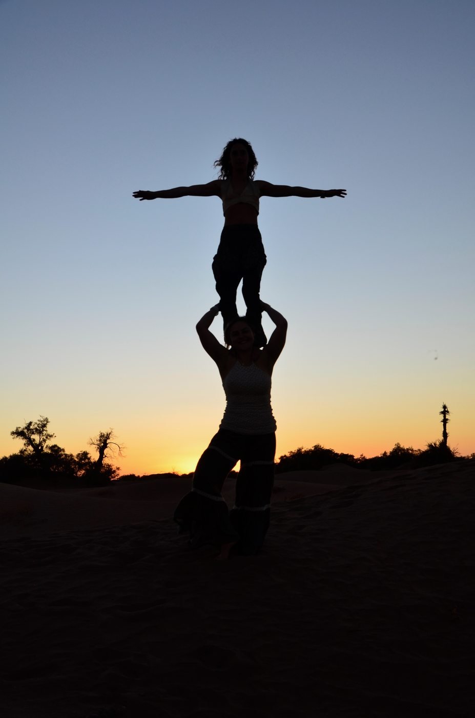 Acroyoga in der Wüste